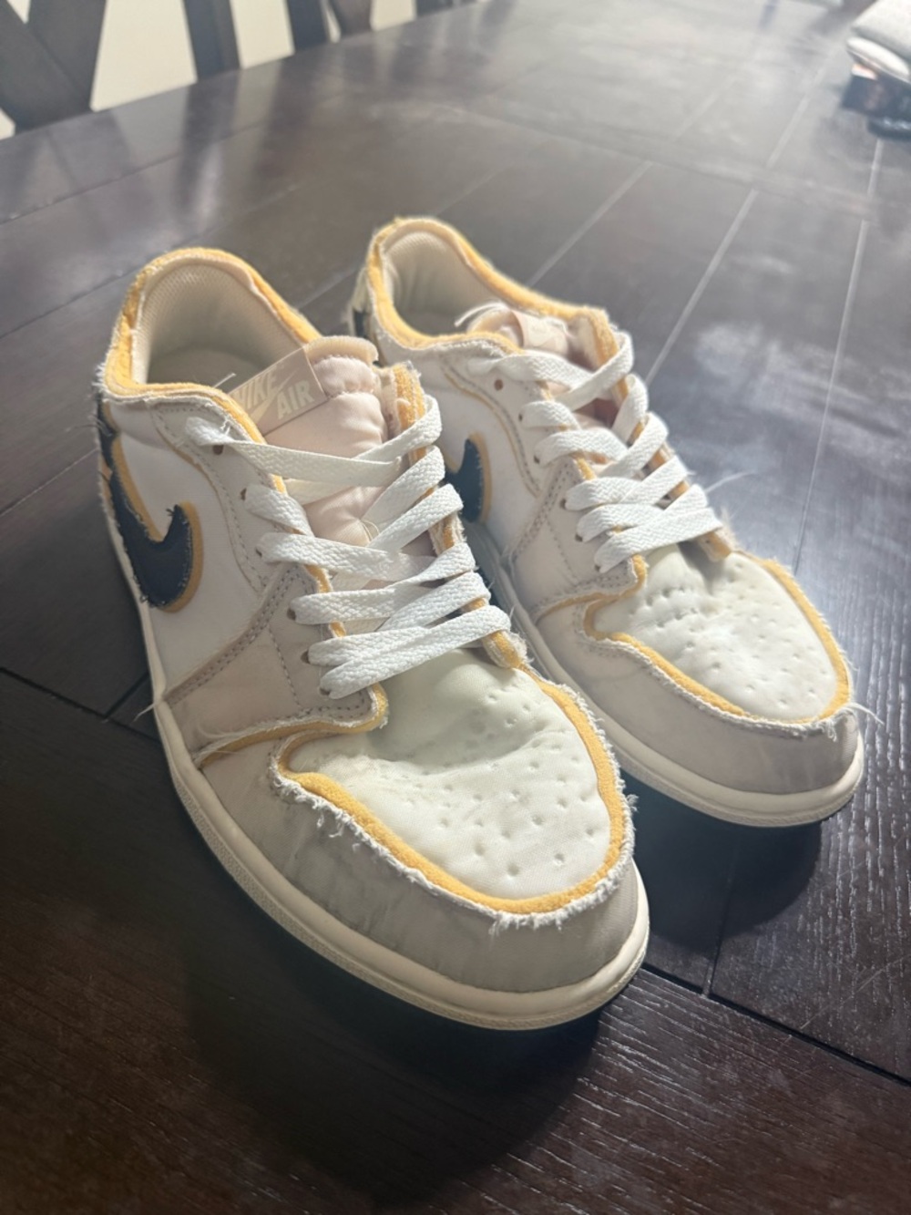 Nike Low-Top Sneakers in White and Yellow